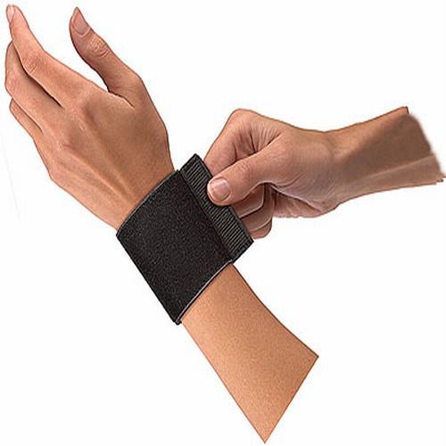 Mueller Wrist Support with Elastic Loop 961 OSFA